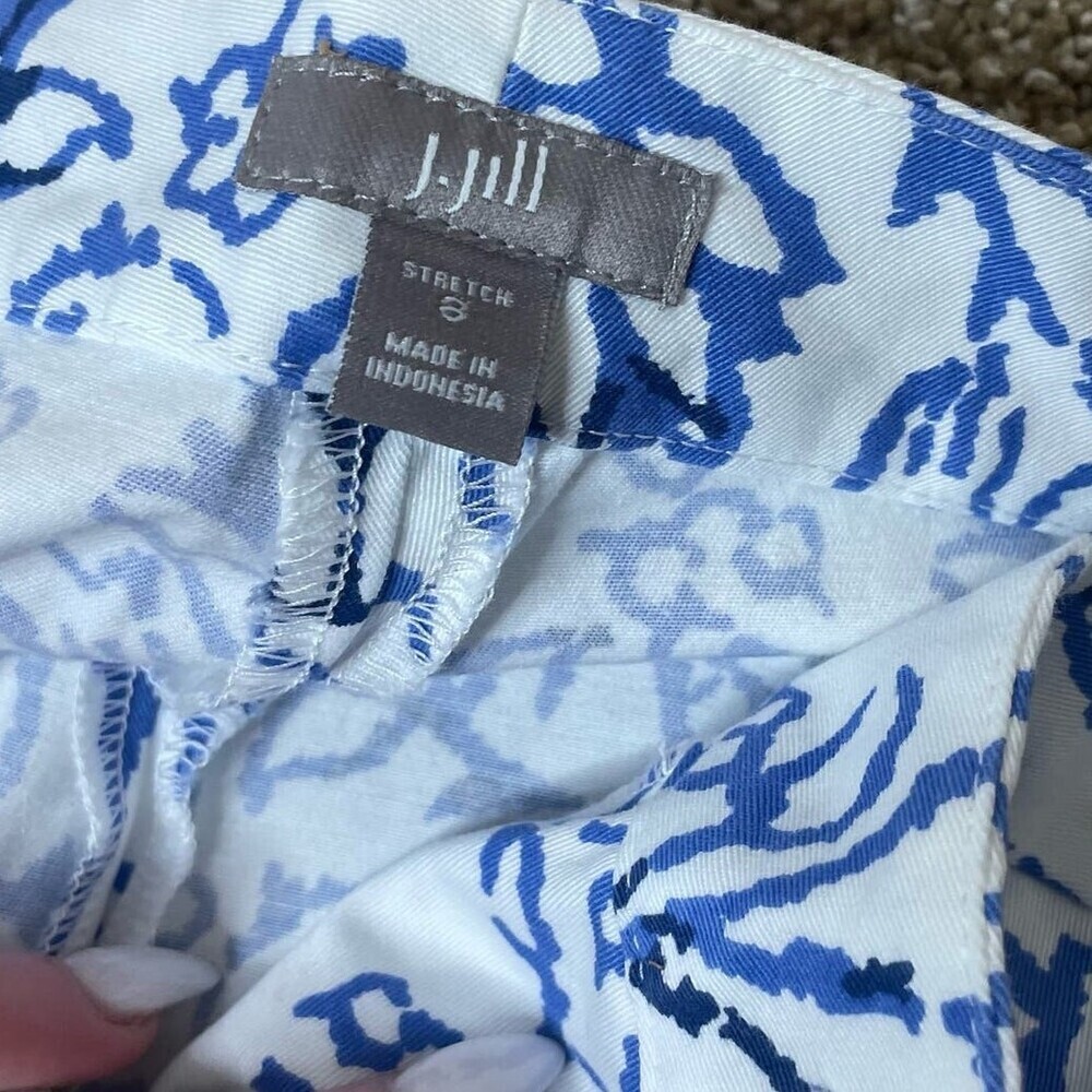 J. Jill Essential Cotton-stretch pants white with blue floral women’s SZ 8 crop - Picture 8 of 9